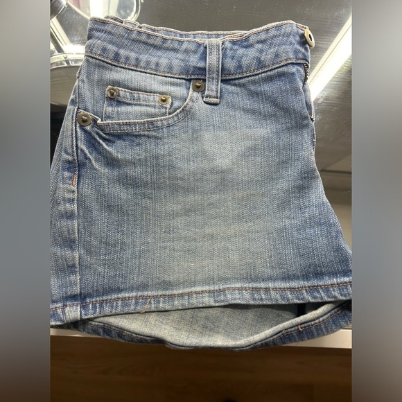 SUPER CUTE LOW RISE BOOTY JEAN SHORTS!!! - Picture 2 of 4